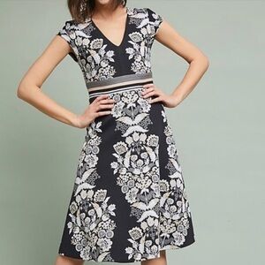 Anthropologie Ett:twa black and neutral whites embroidered knee length size 0